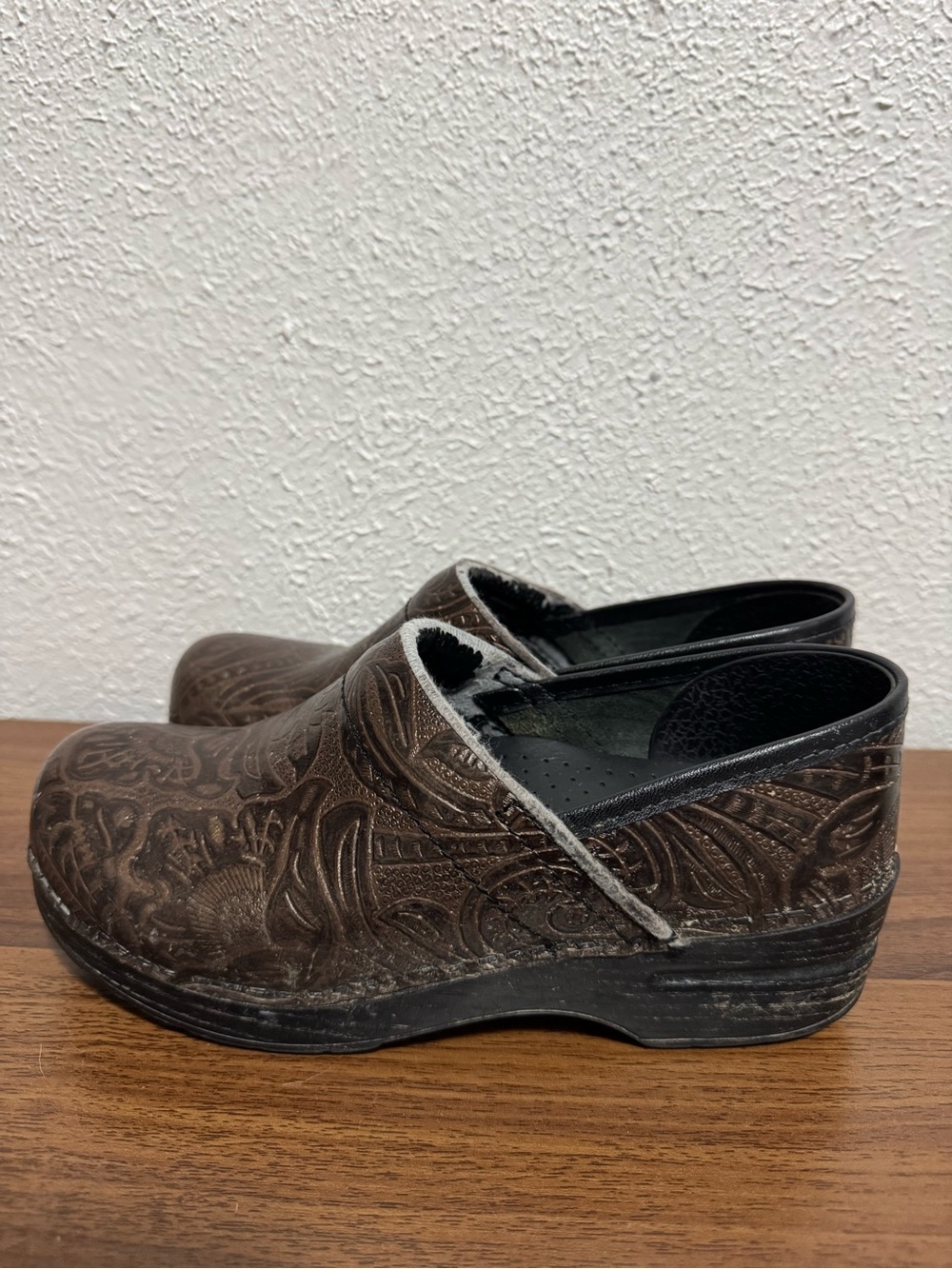 Dansko Brown Embossed Leather Women's Clogs size 6.5-7